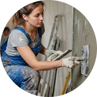 Кто такой штукатур-маляр и что входит в его обязанности на стройке